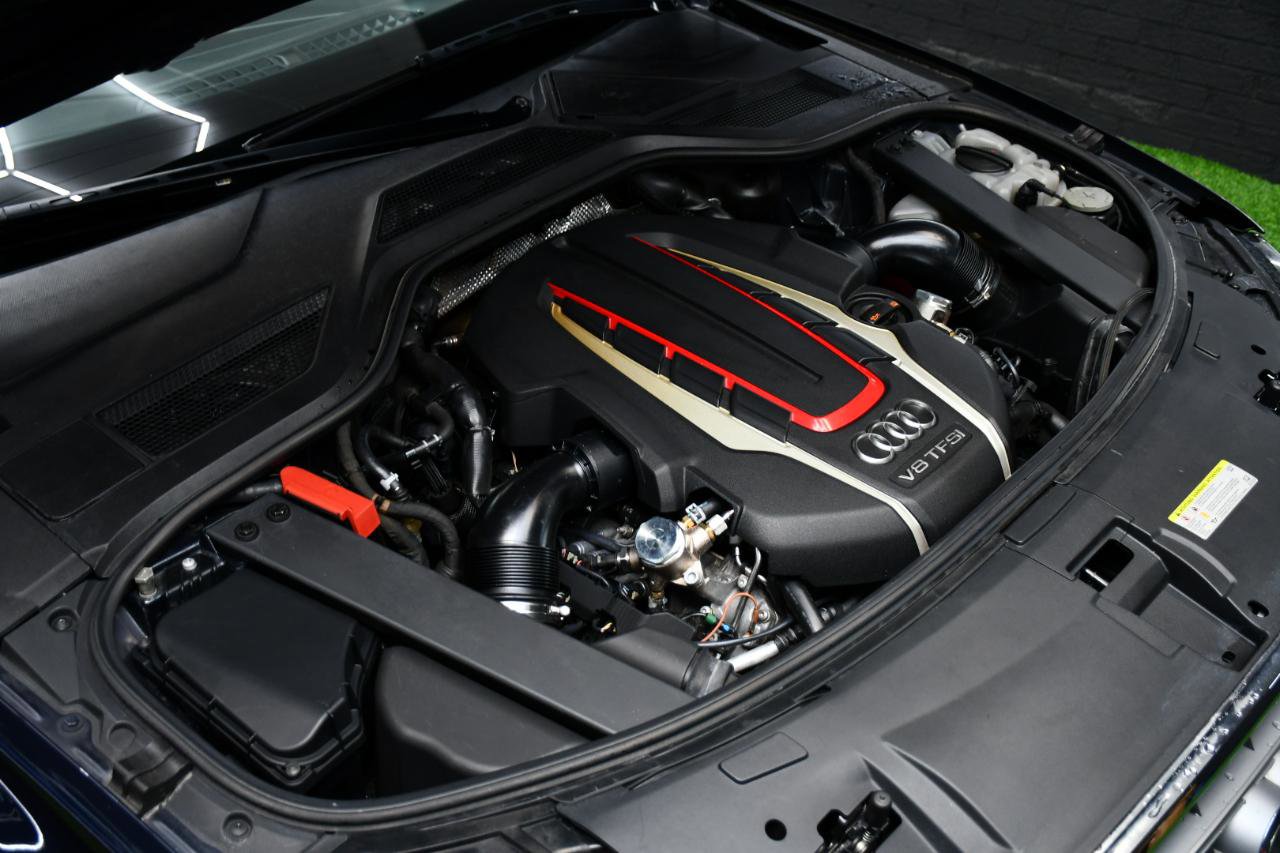 Used 2013 Audi S8 AWD/4WD image 12
