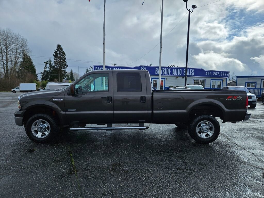 Used 2005 Ford F350 Lariat image 2