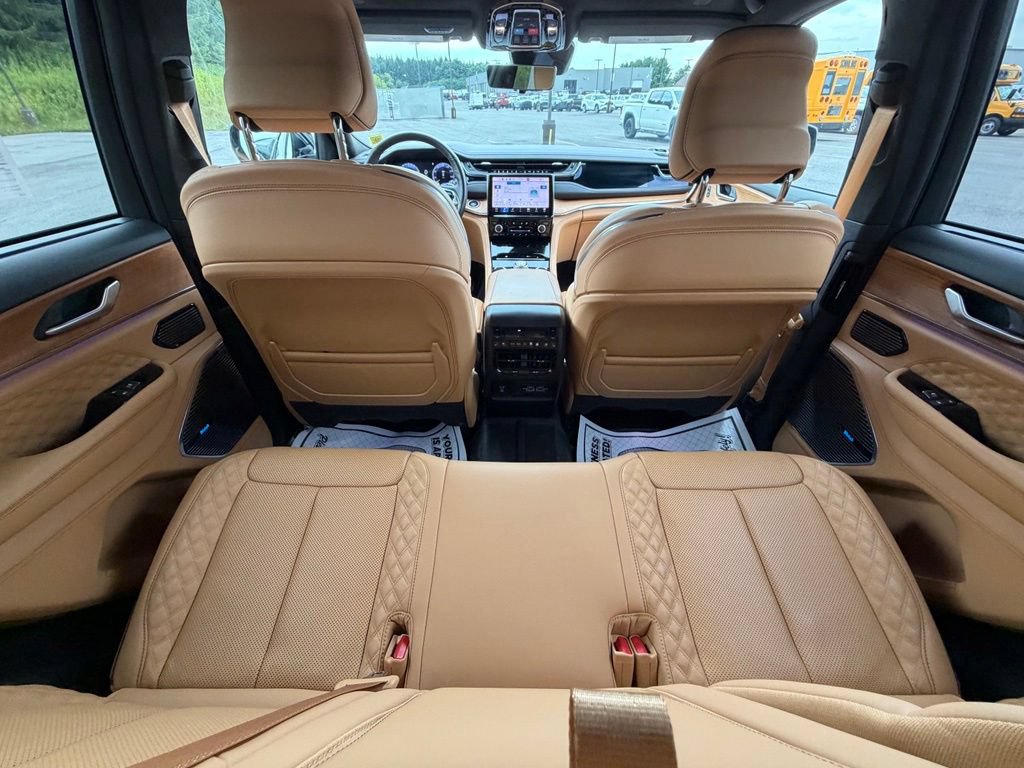 Used 2023 Jeep Grand Cherokee Summit AWD/4WD image 65