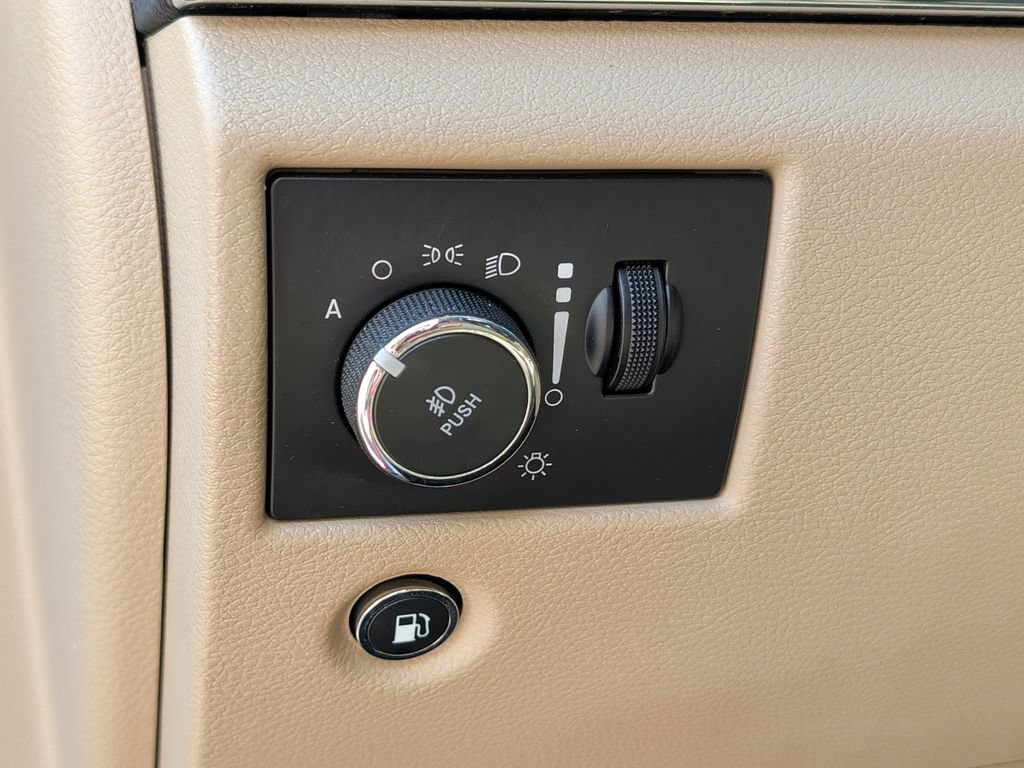 Used 2020 Jeep Grand Cherokee Limited AWD/4WD image 14