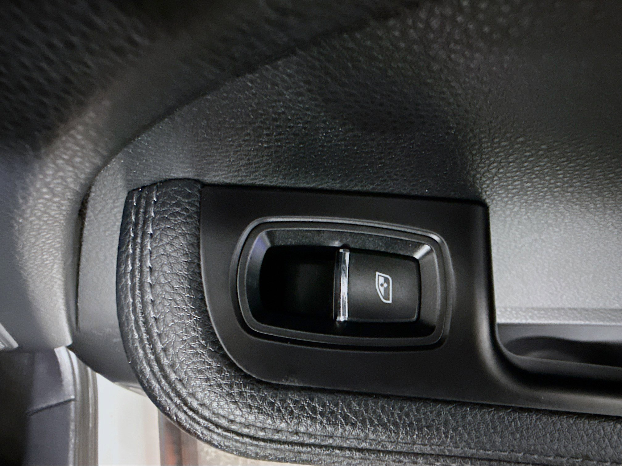 Used 2022 Porsche Macan S w/ Premium Package Plus image 30