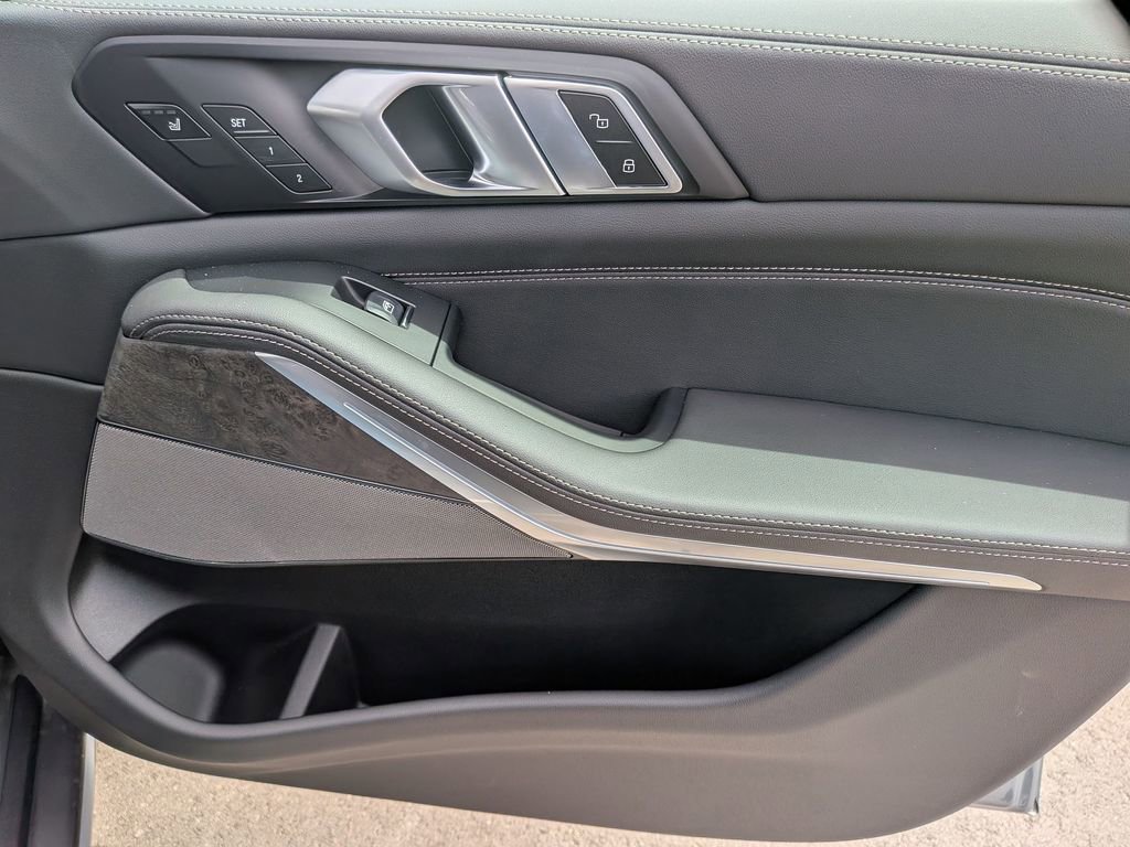 New 2026 BMW X5 xDrive50e image 16