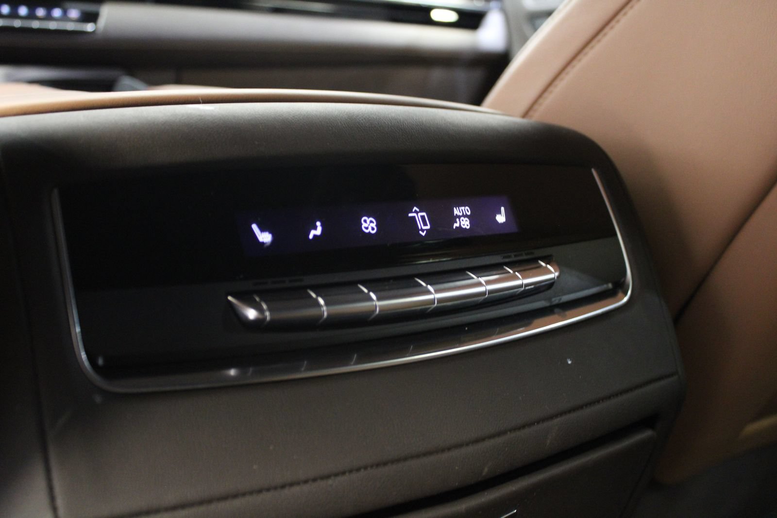 Used 2023 Cadillac Escalade ESV Premium Luxury w/ Performance Package AWD/4WD image 49