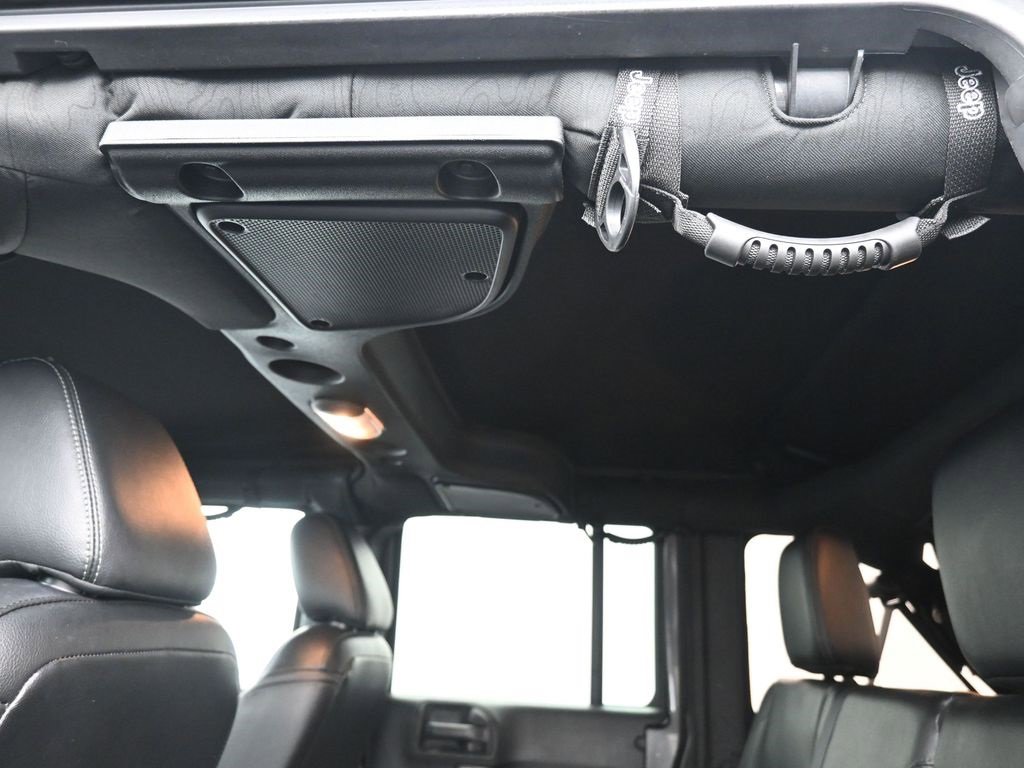 Used 2018 Jeep Wrangler Unlimited Sahara image 19