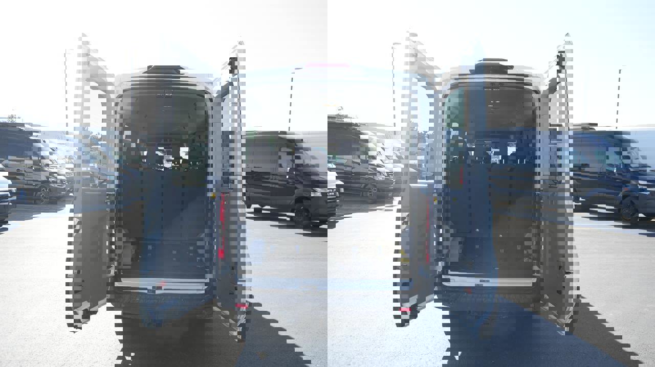 Used 2019 Ford Transit 350 XLT image 7