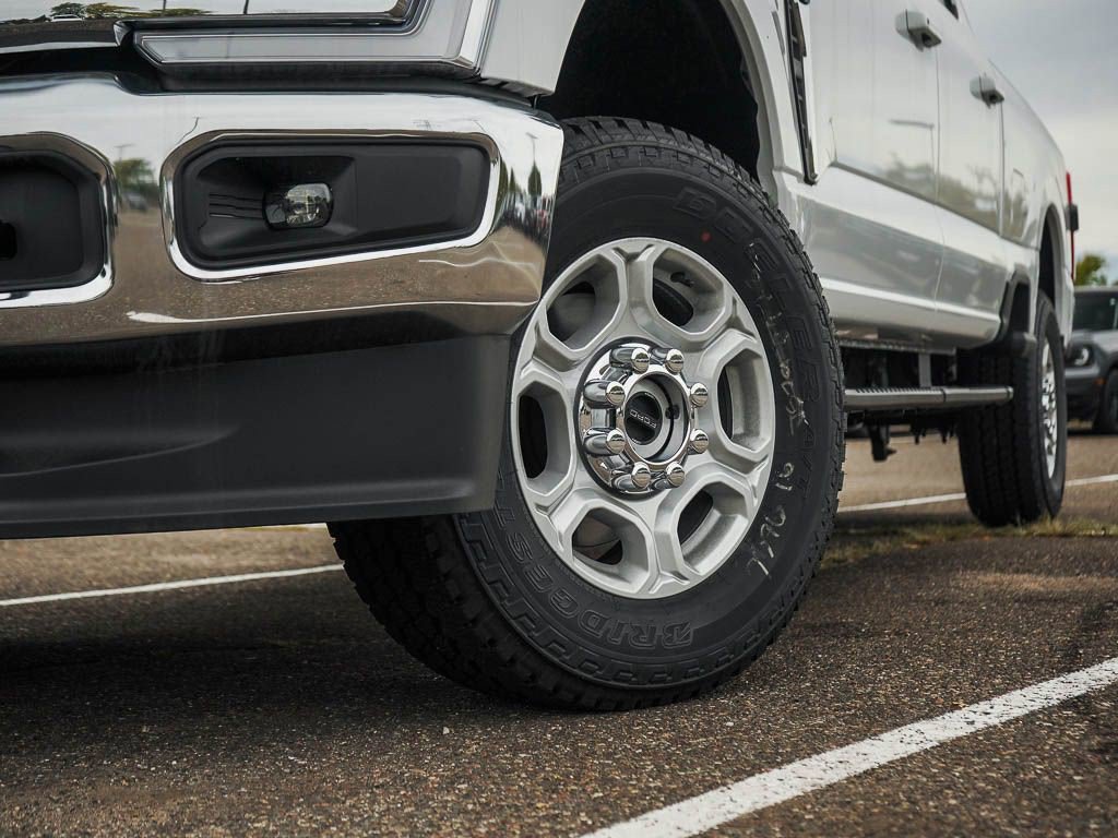 New 2026 Ford F350 XLT w/ XLT Premium Package AWD/4WD image 5