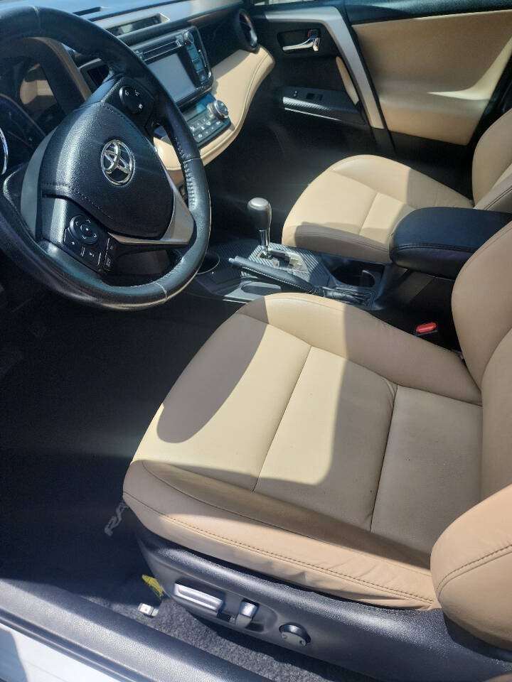 Used 2014 Toyota RAV4 Limited w/ Technology Package AWD/4WD image 12