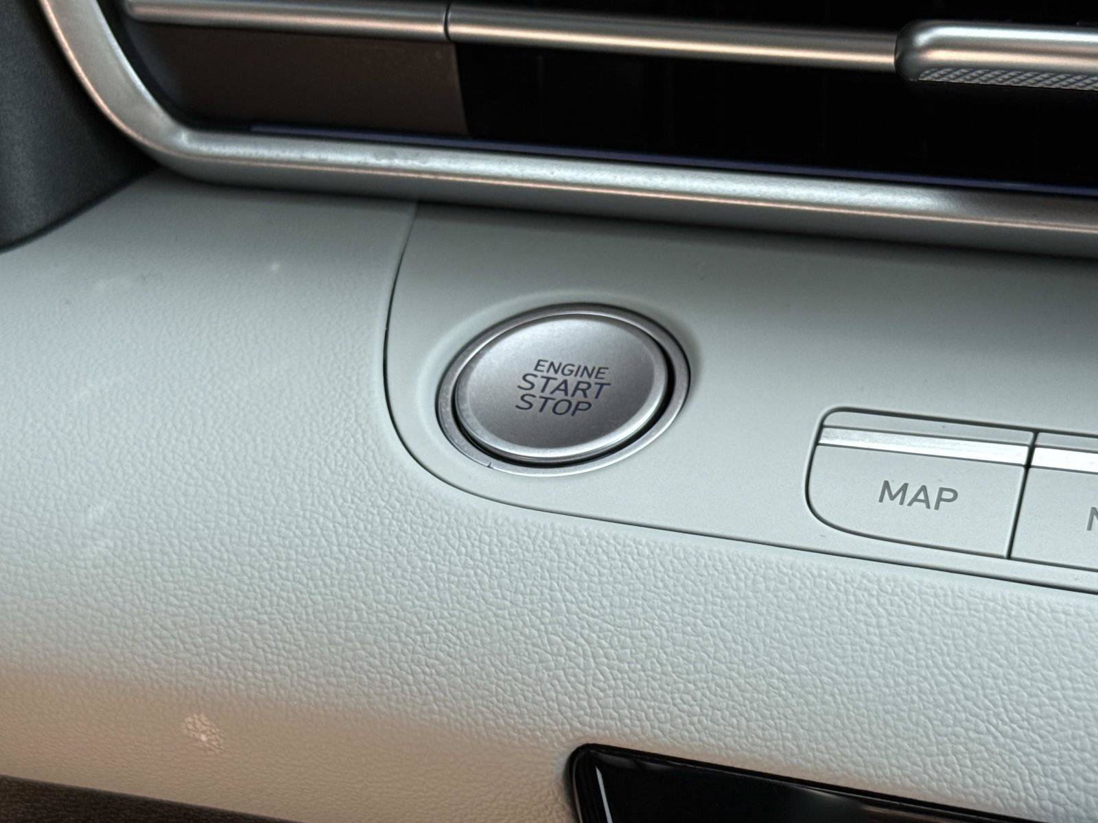 Certified 2026 Hyundai Elantra Limited FWD image 15