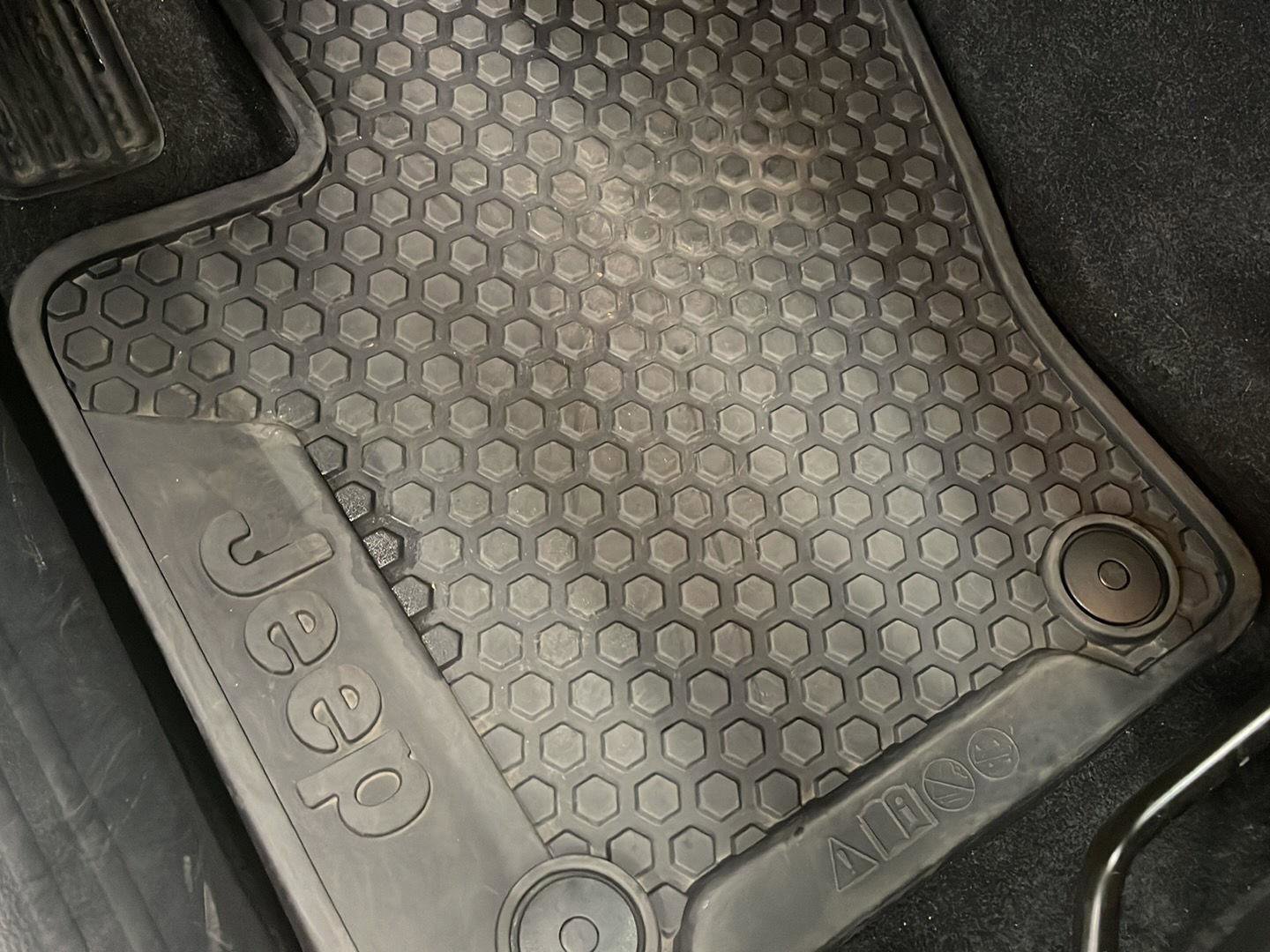 Used 2025 Jeep Compass Trailhawk image 11