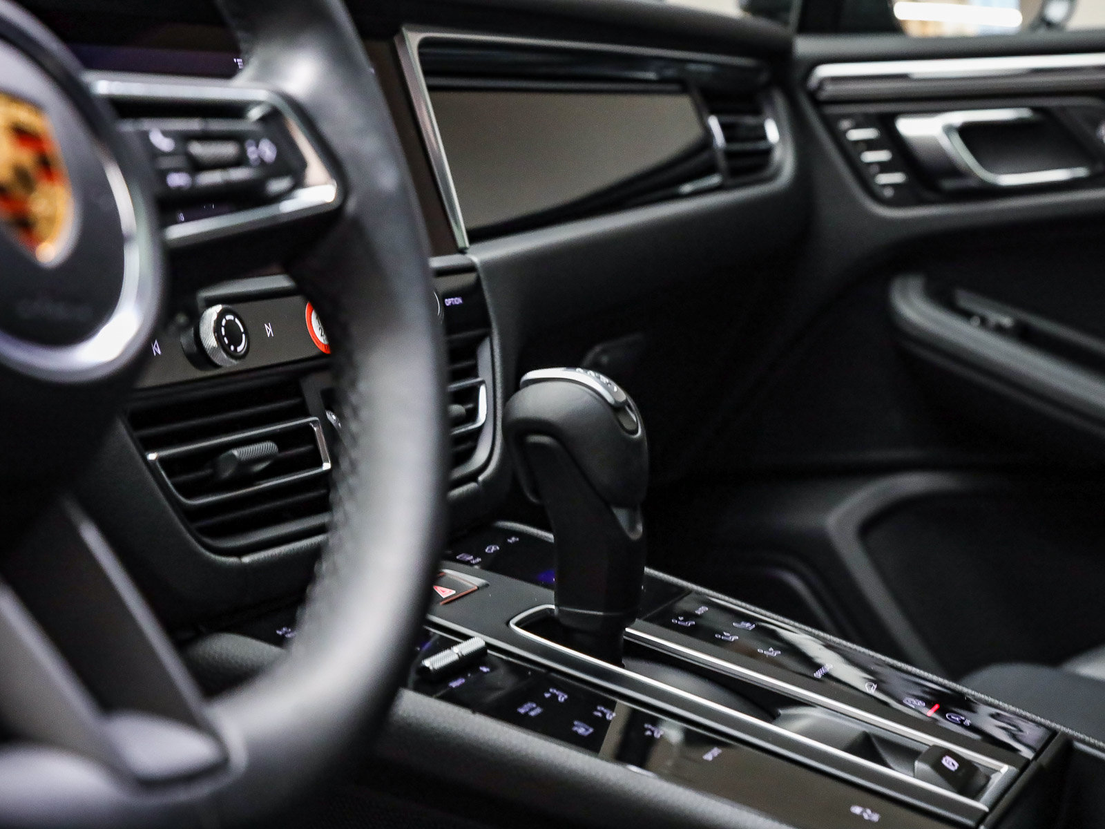 Certified 2026 Porsche Macan AWD/4WD image 28