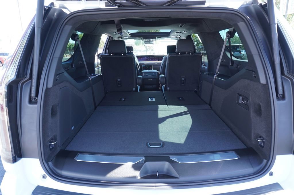 New 2026 Cadillac Escalade ESV Platinum Sport w/ LPO, ONYX Package image 8