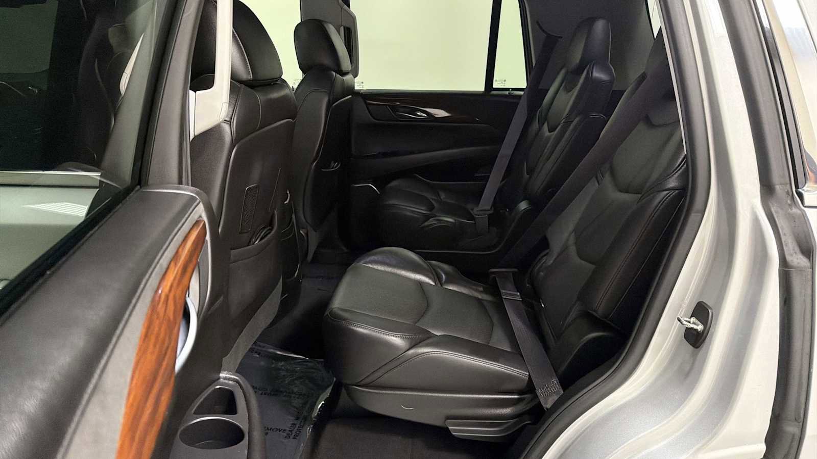 Used 2016 Cadillac Escalade Luxury AWD/4WD image 25