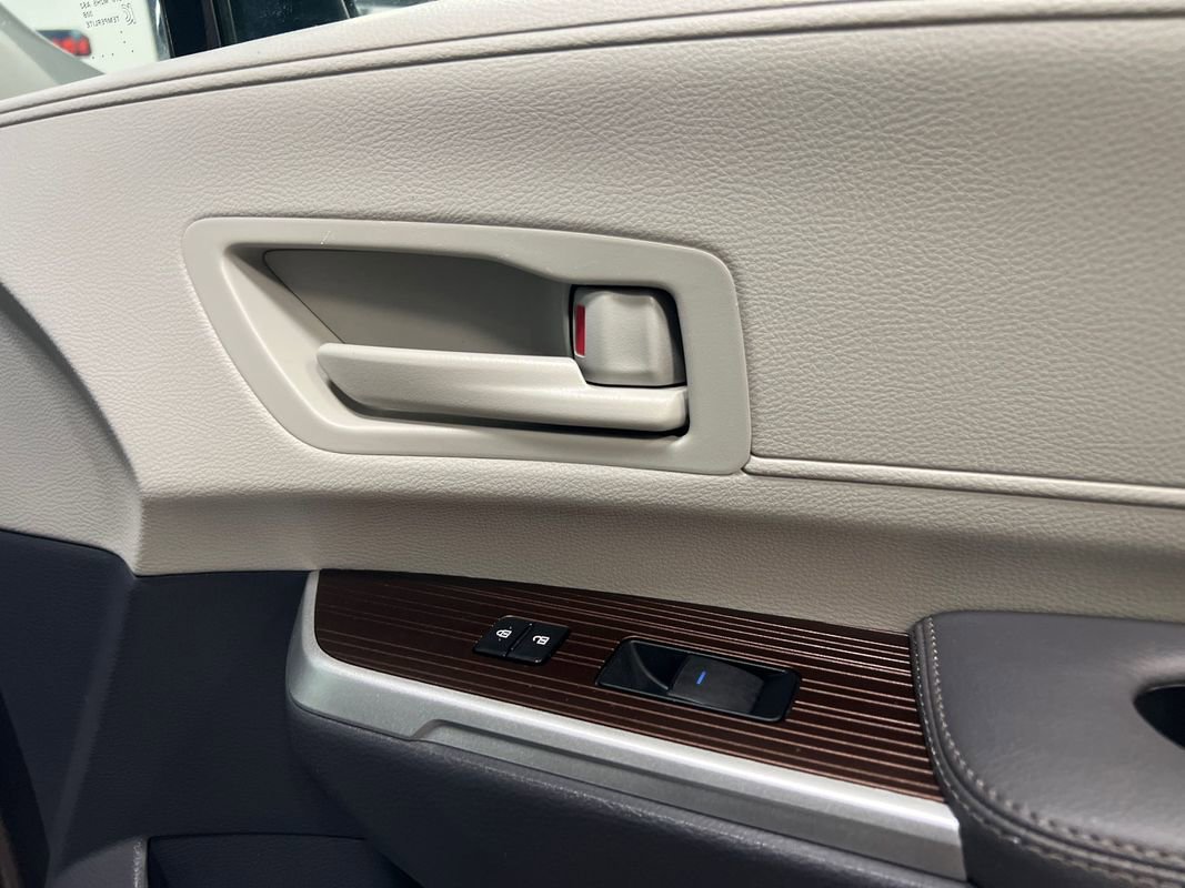 Used 2021 Toyota Sienna LE image 93