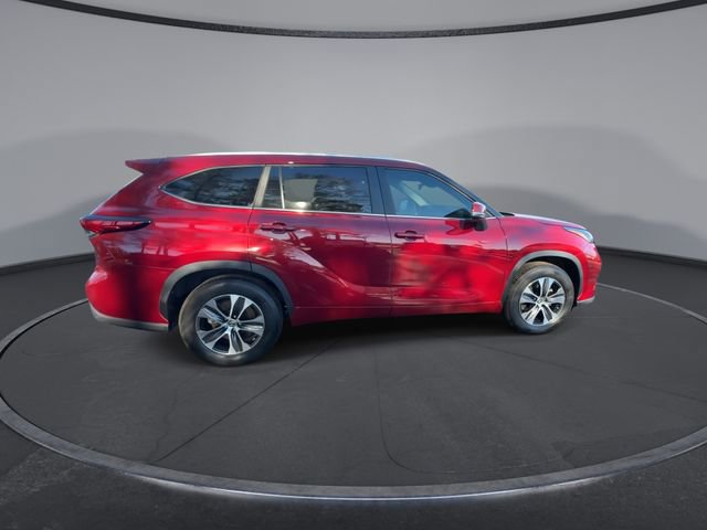 Used 2023 Toyota Highlander XLE image 16