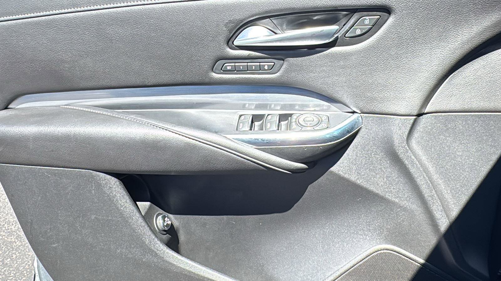 Used 2024 Cadillac XT4 Premium Luxury image 11