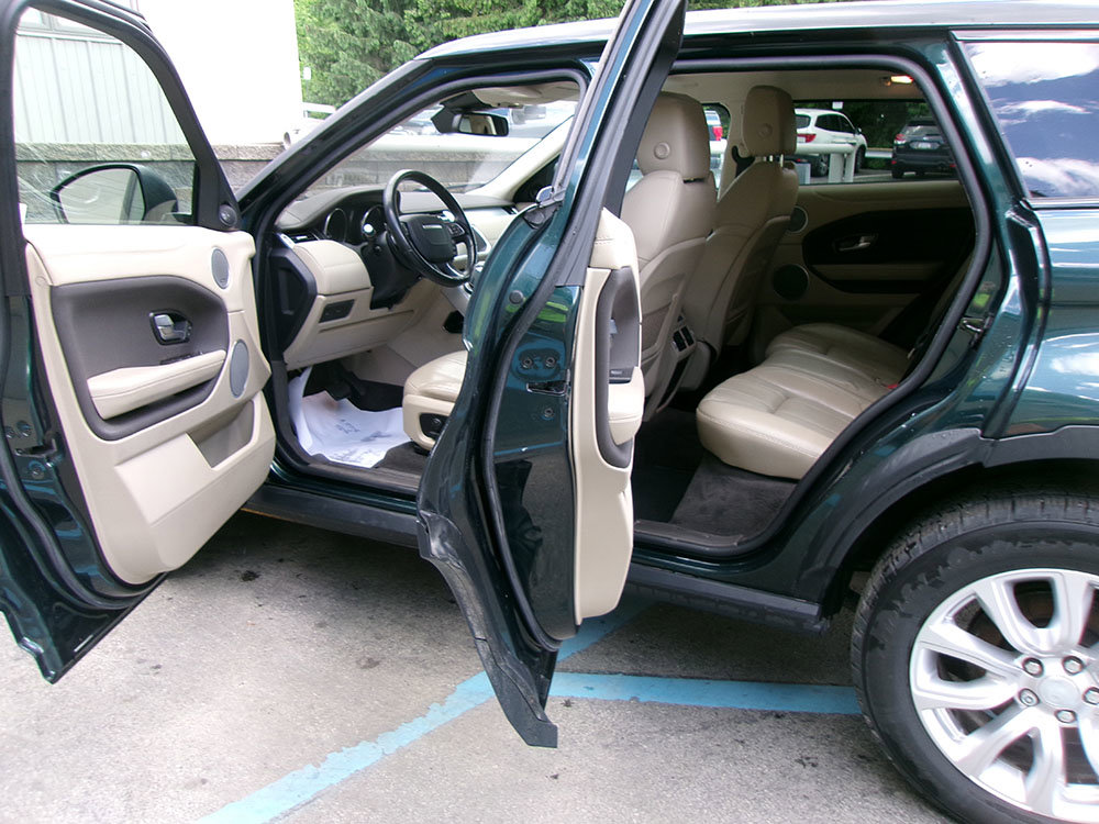 Used 2017 Land Rover Range Rover Evoque SE image 12