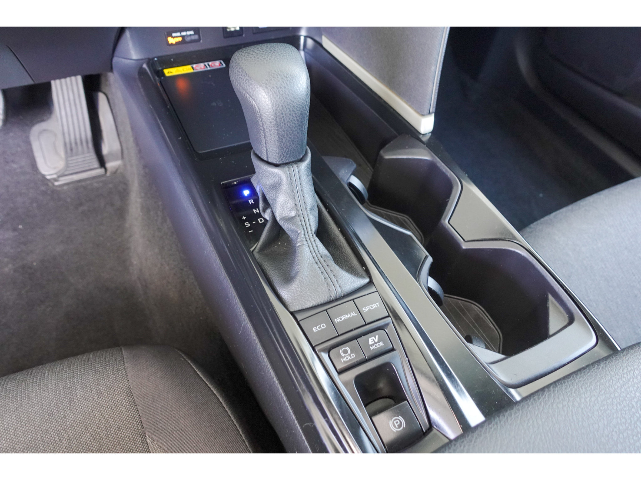 Used 2025 Toyota Camry LE FWD image 19