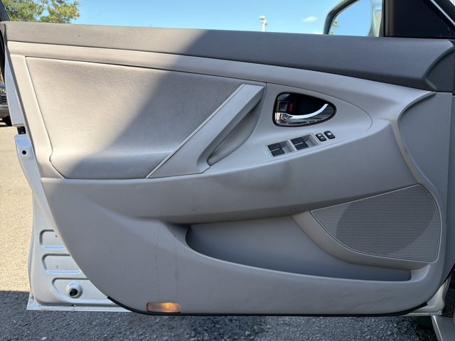 Used 2011 Toyota Camry LE FWD image 7