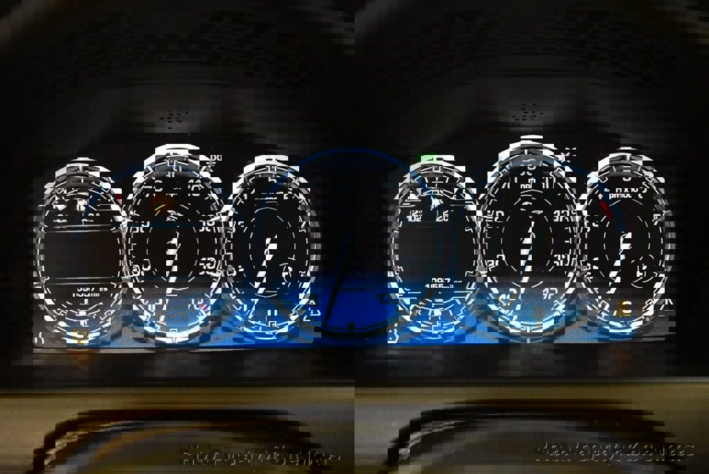 Used 2015 Jaguar XJ image 39