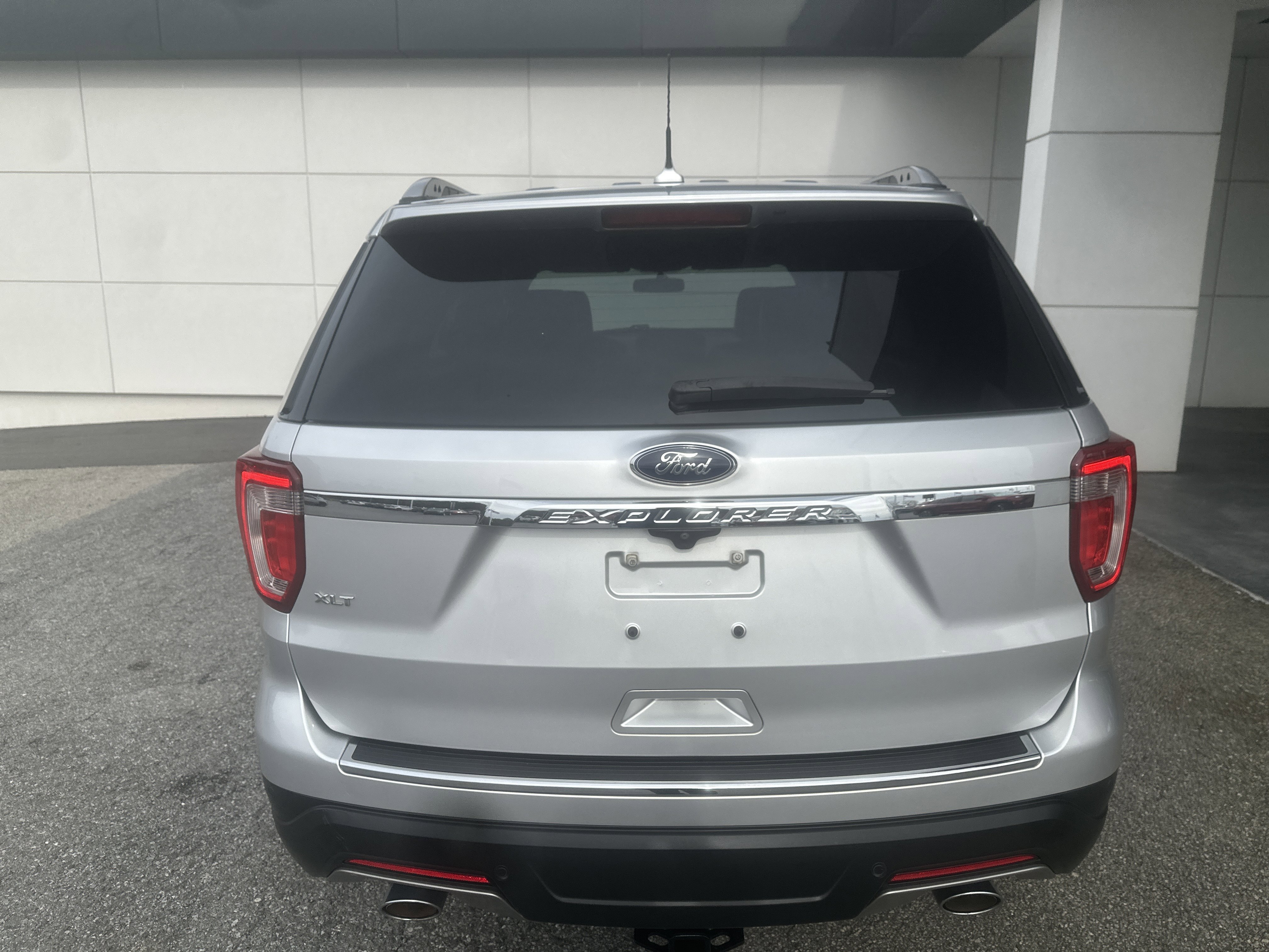 Used 2018 Ford Explorer XLT w/ Equipment Group 202A image 6