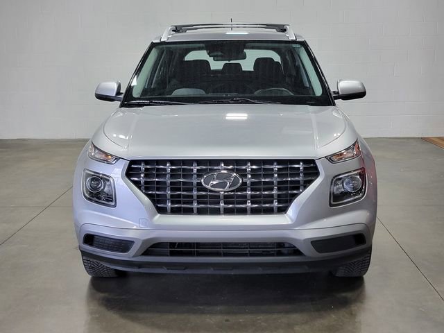 Used 2023 Hyundai Venue SEL w/ Cargo Package FWD image 3