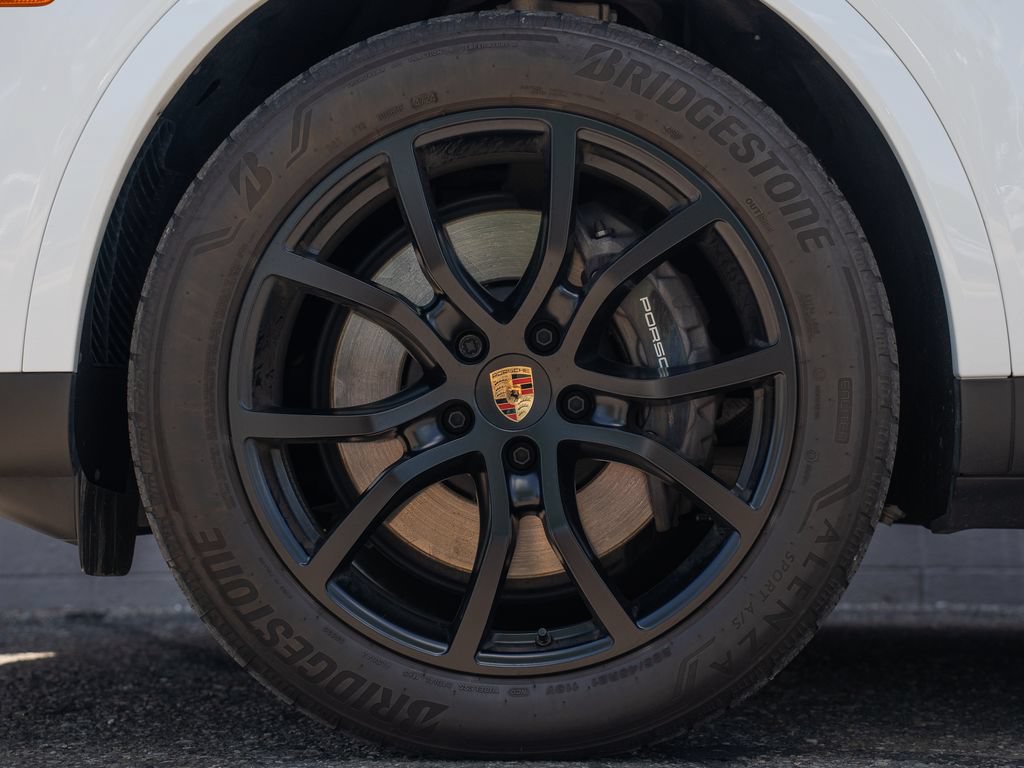 Used 2025 Porsche Cayenne Coupe AWD/4WD image 12