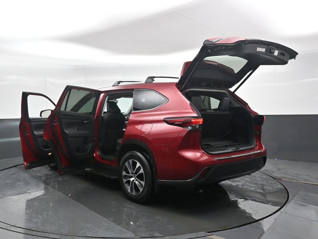 Used 2024 Toyota Highlander XLE image 53