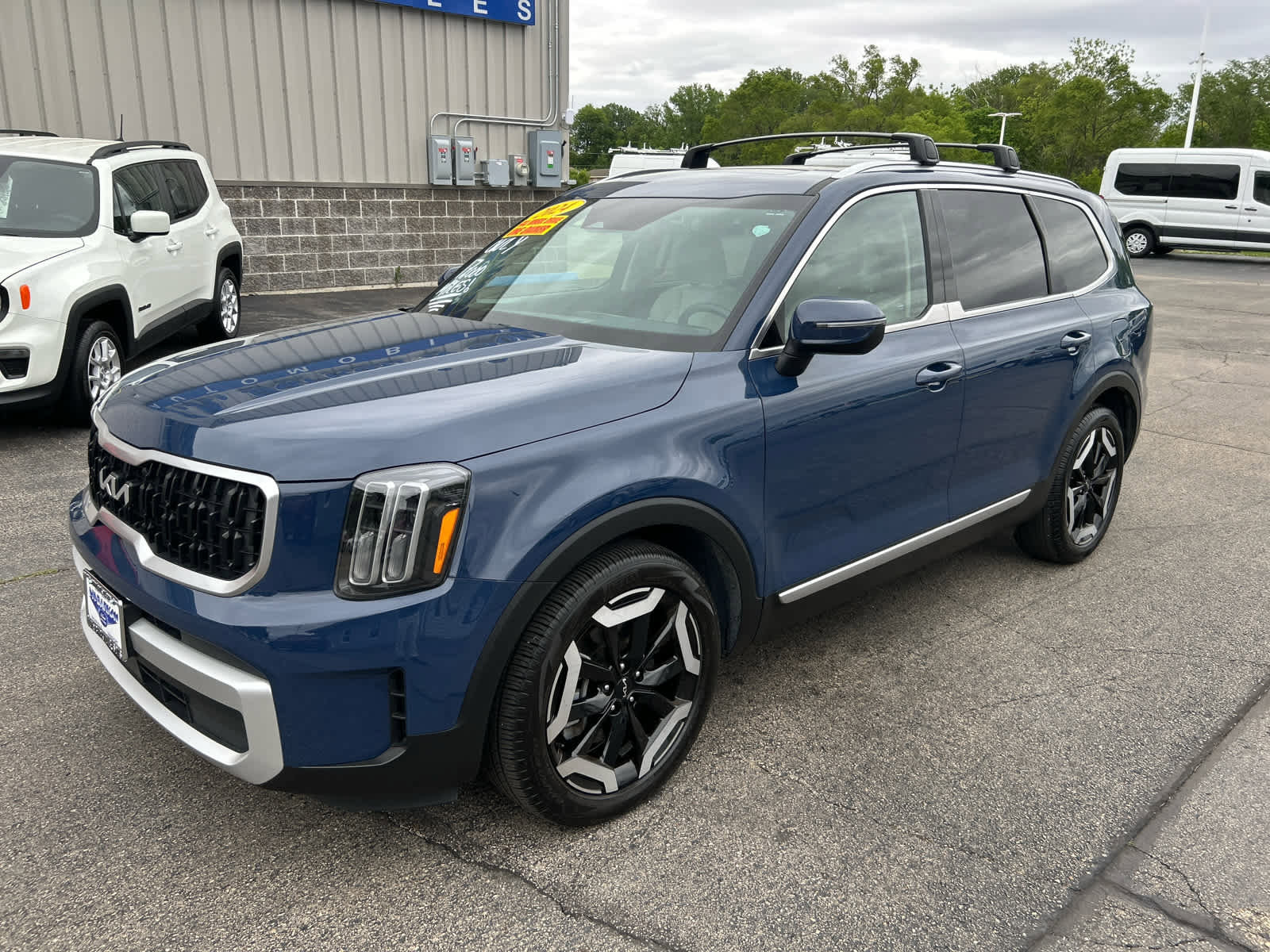 Used 2024 Kia Telluride EX AWD/4WD image 9