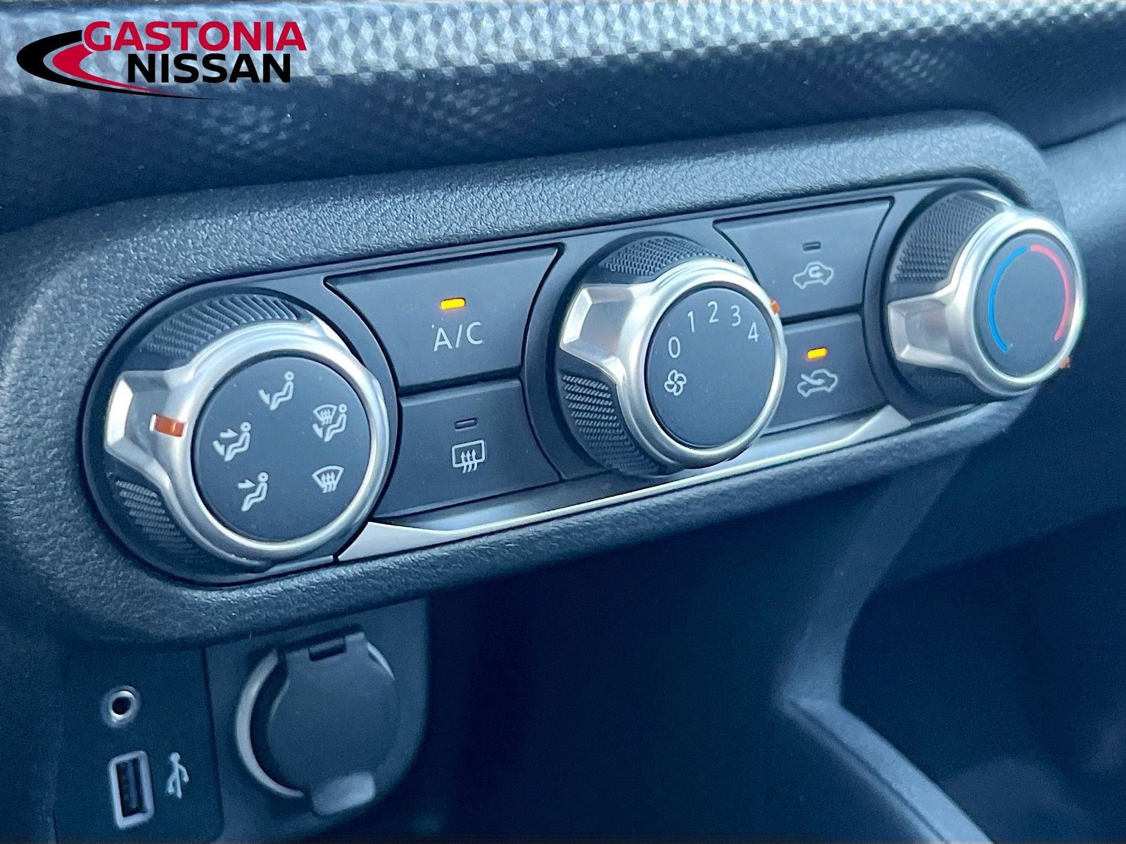 Used 2020 Nissan Kicks S image 19