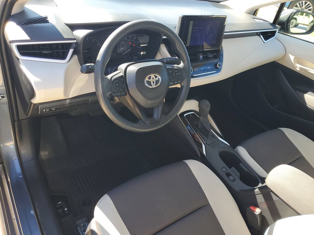 Used 2025 Toyota Corolla LE FWD image 4
