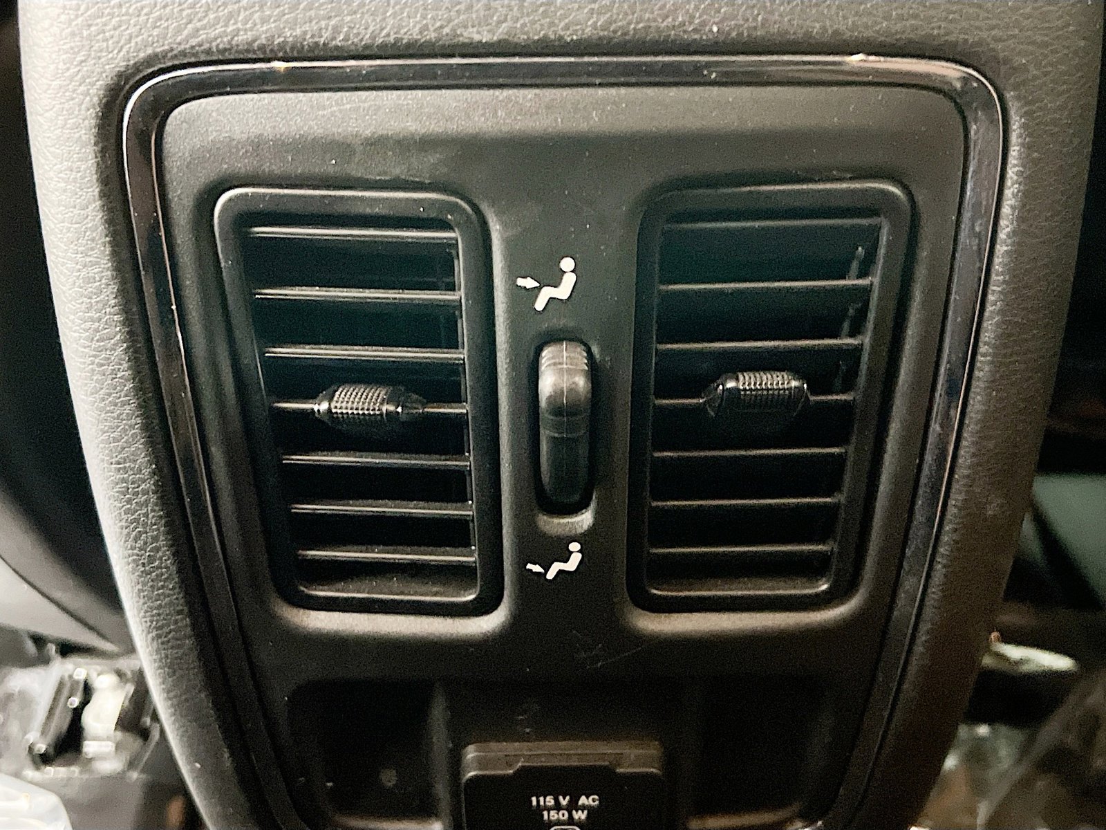 Used 2021 Jeep Grand Cherokee Laredo w/ Security & Convenience Group AWD/4WD image 17