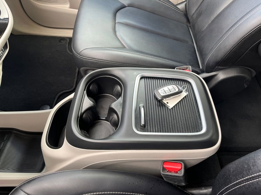 Used 2024 Chrysler Pacifica Touring-L image 26