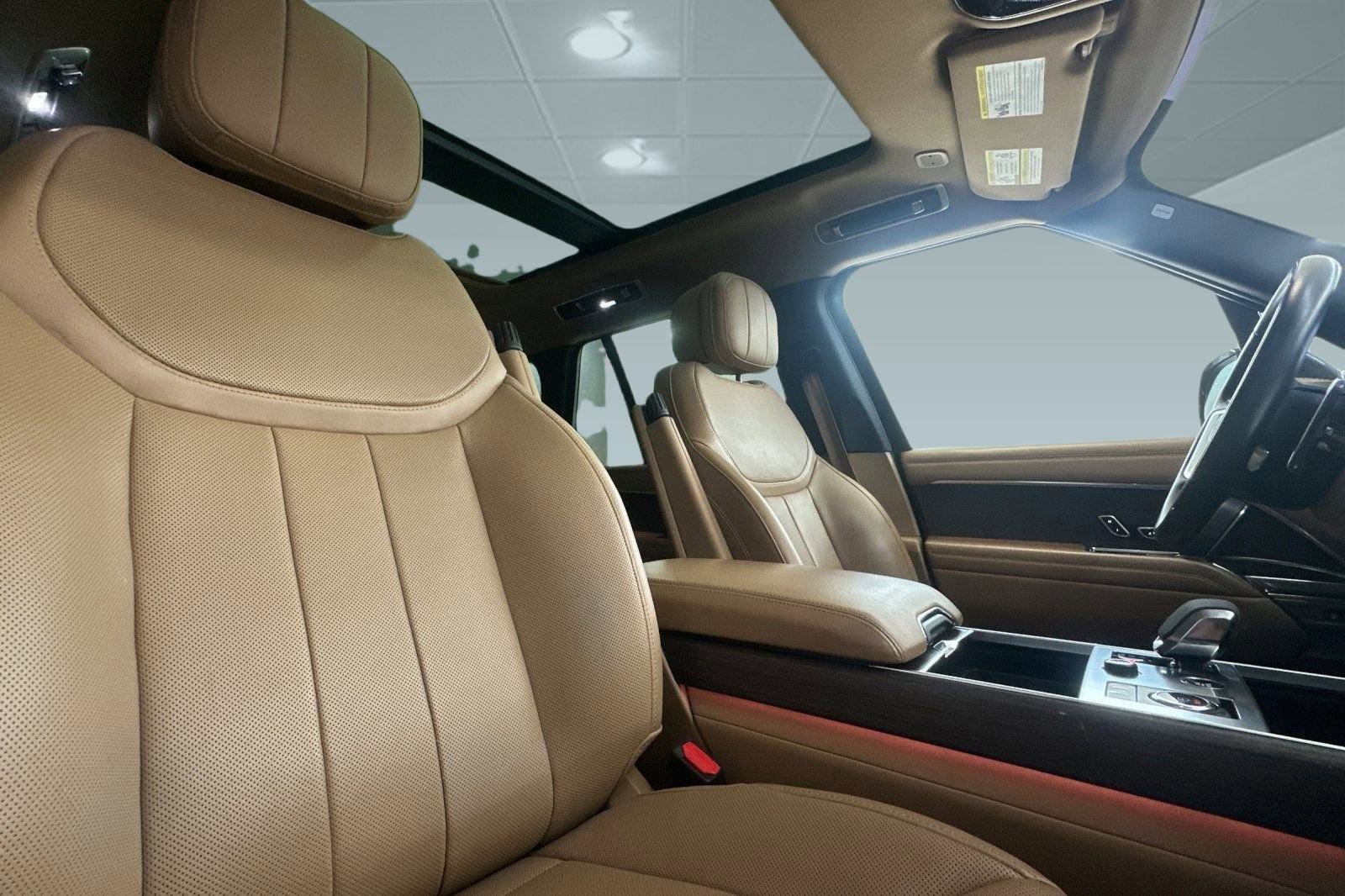 Used 2023 Land Rover Range Rover SE image 33