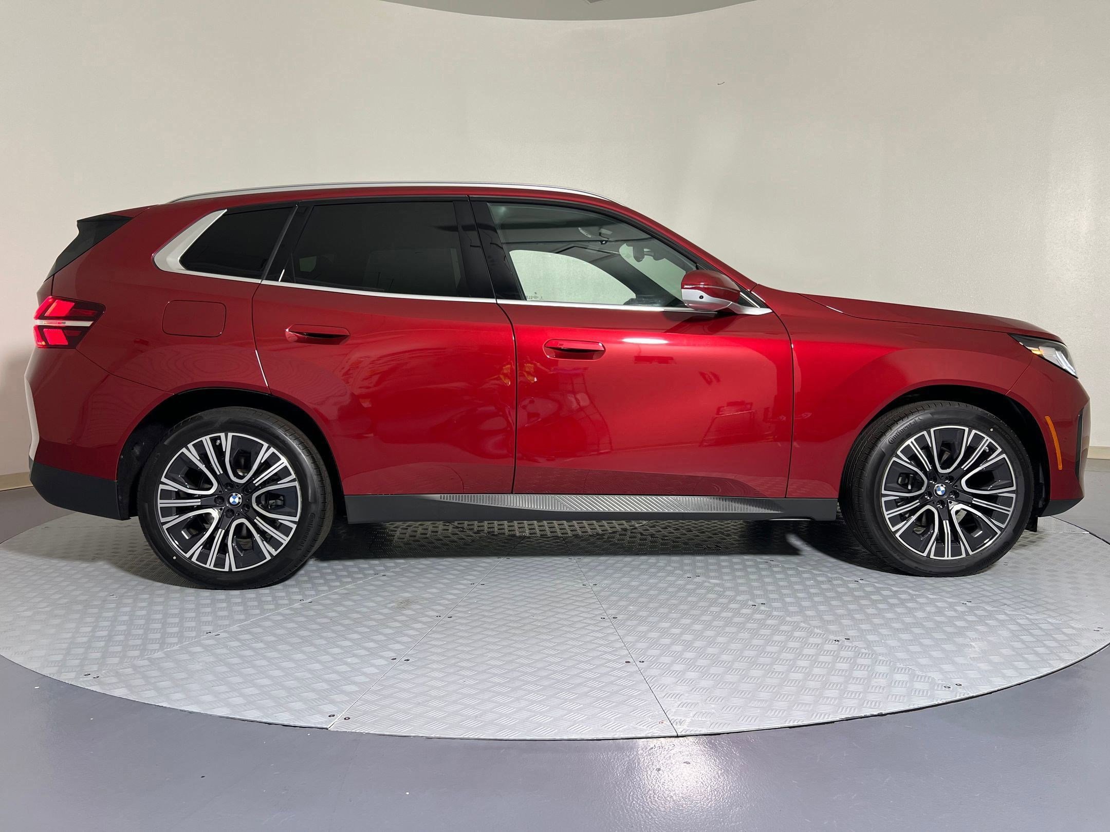 Used 2025 BMW X3 xDrive30i w/ Premium Package AWD/4WD image 8