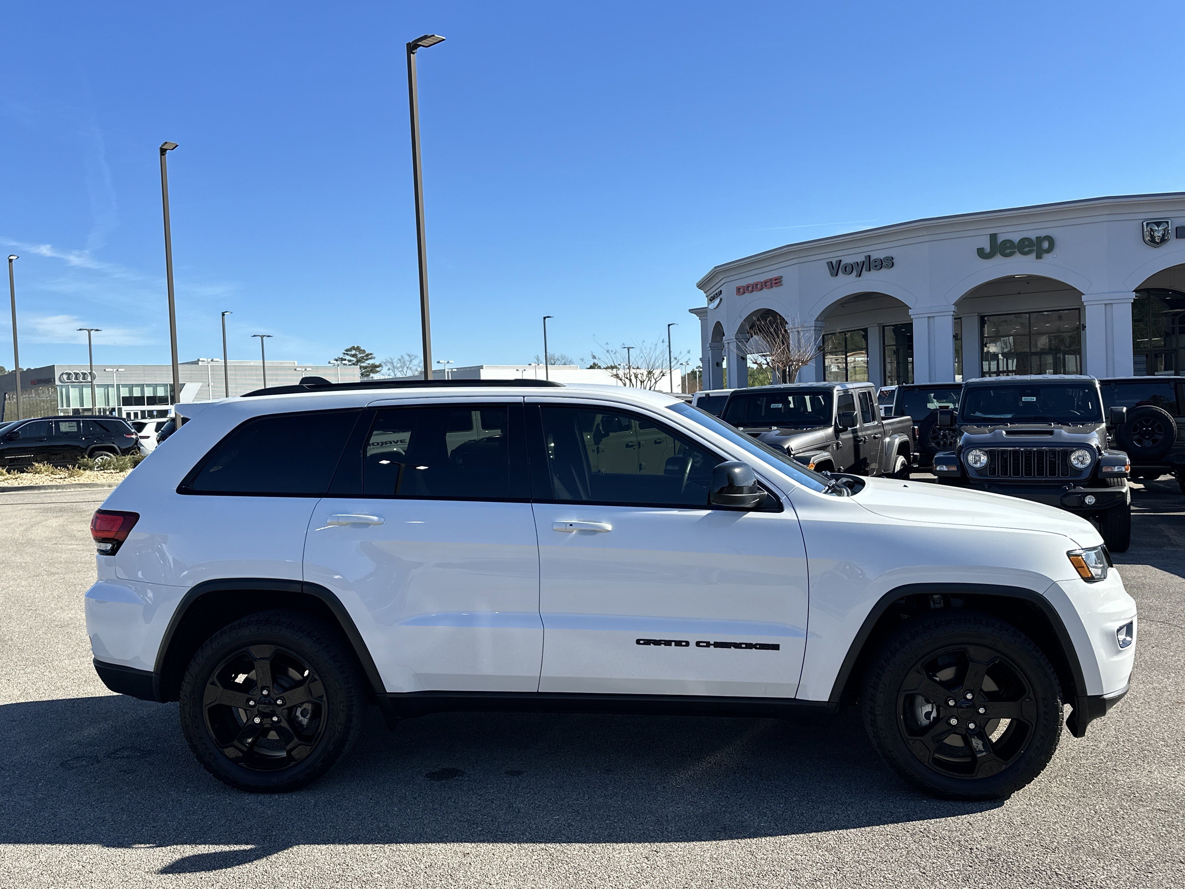 Used 2019 Jeep Grand Cherokee Laredo image 8