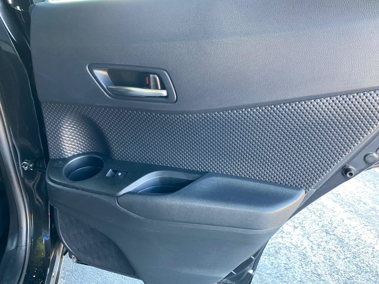 Used 2018 Toyota C-HR XLE FWD image 43