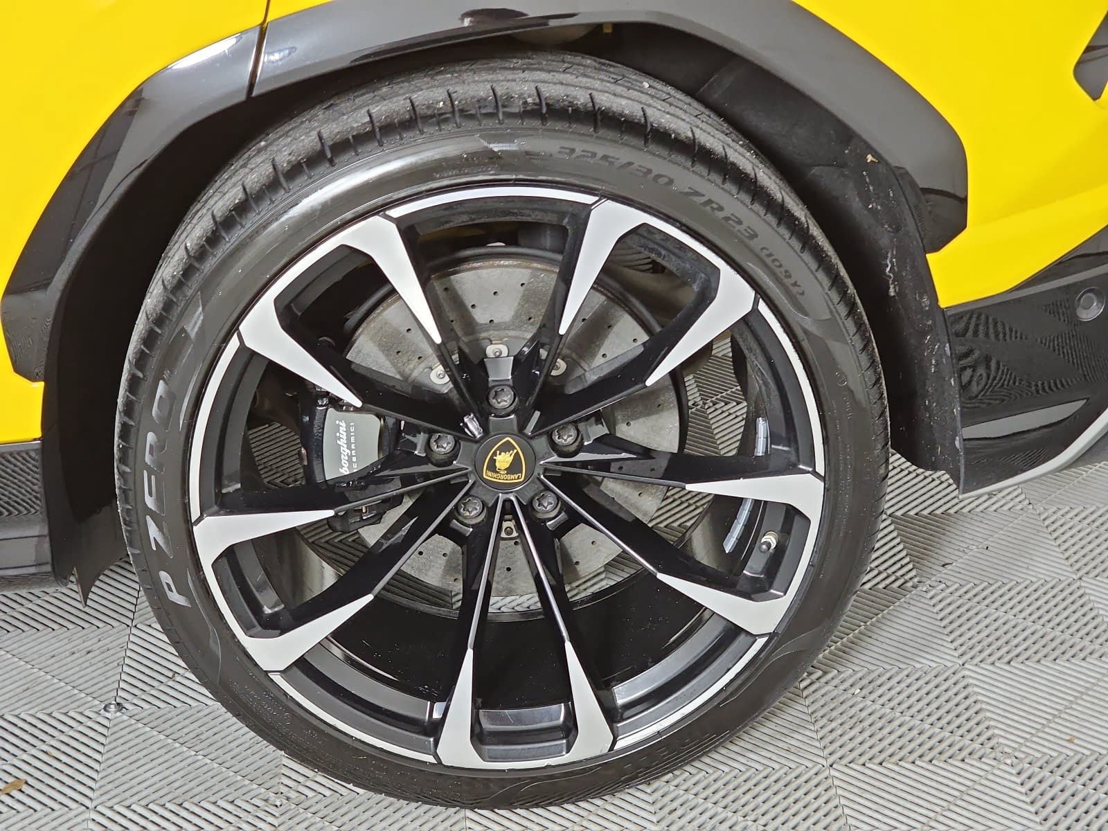 Used 2020 Lamborghini Urus AWD/4WD image 10
