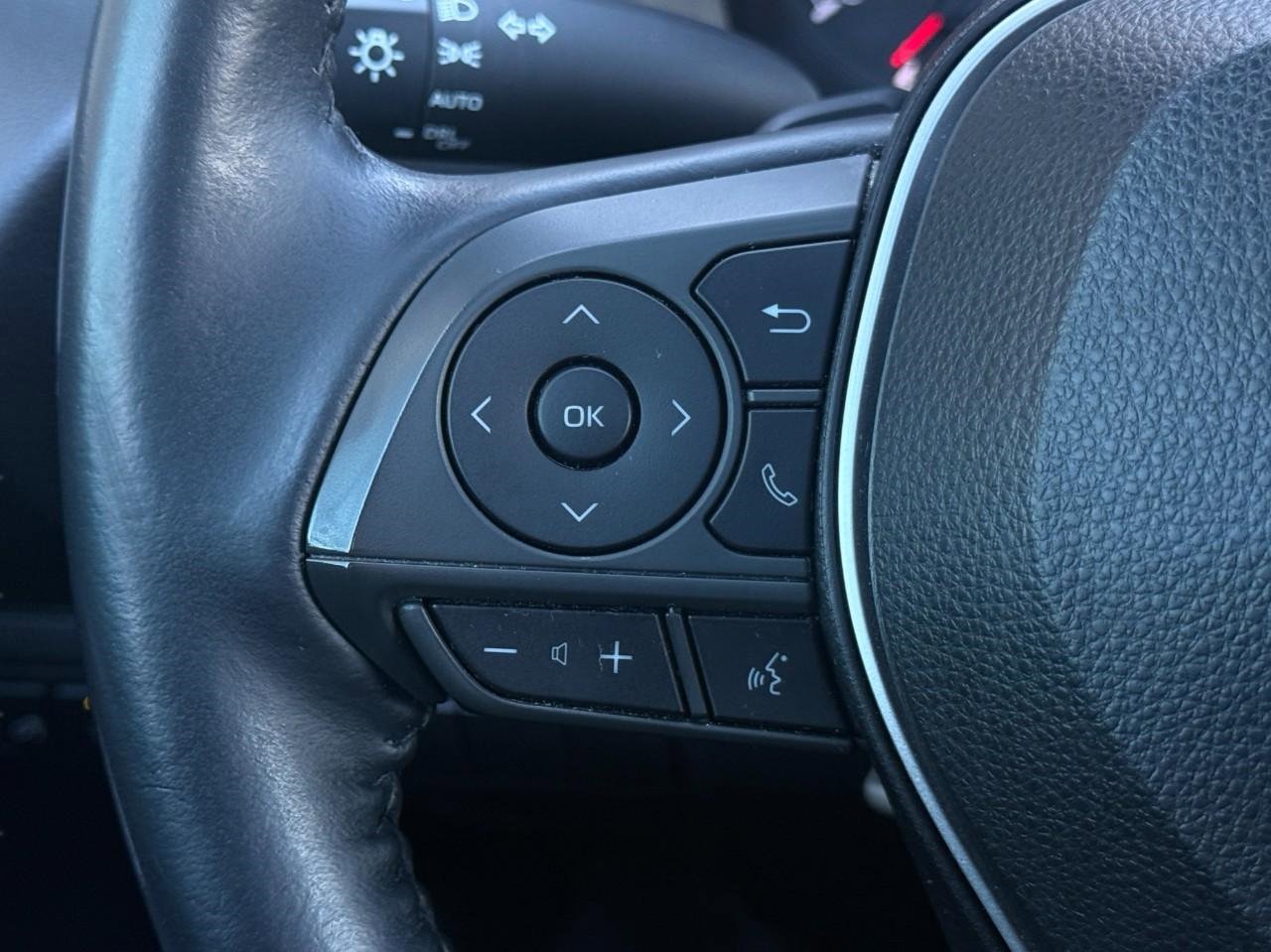 Used 2020 Toyota Corolla SE w/ SE Premium Package image 26