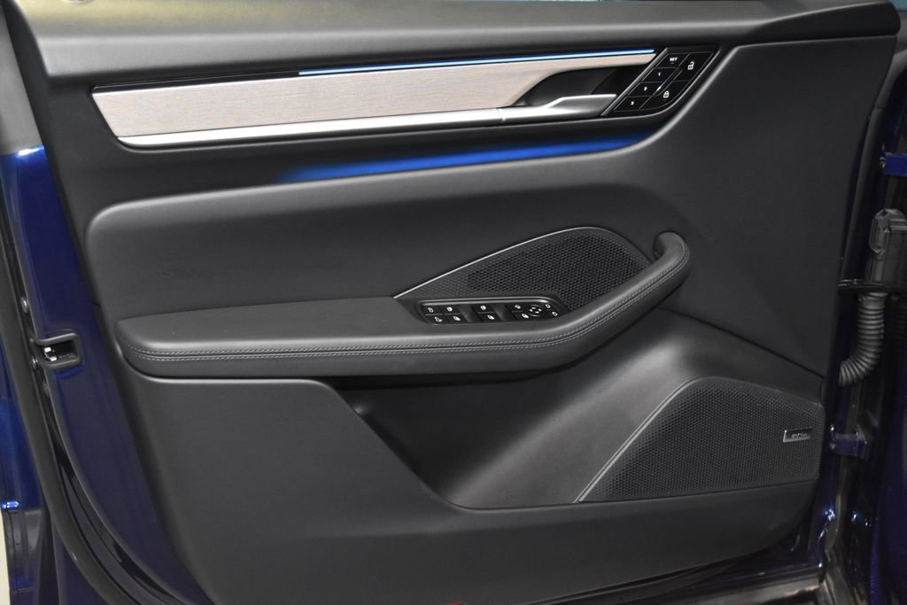 Used 2024 Porsche Macan 4 Electric image 6