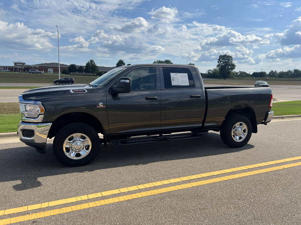 Used 2024 RAM 2500 Tradesman w/ Chrome Appearance Group AWD/4WD image 10