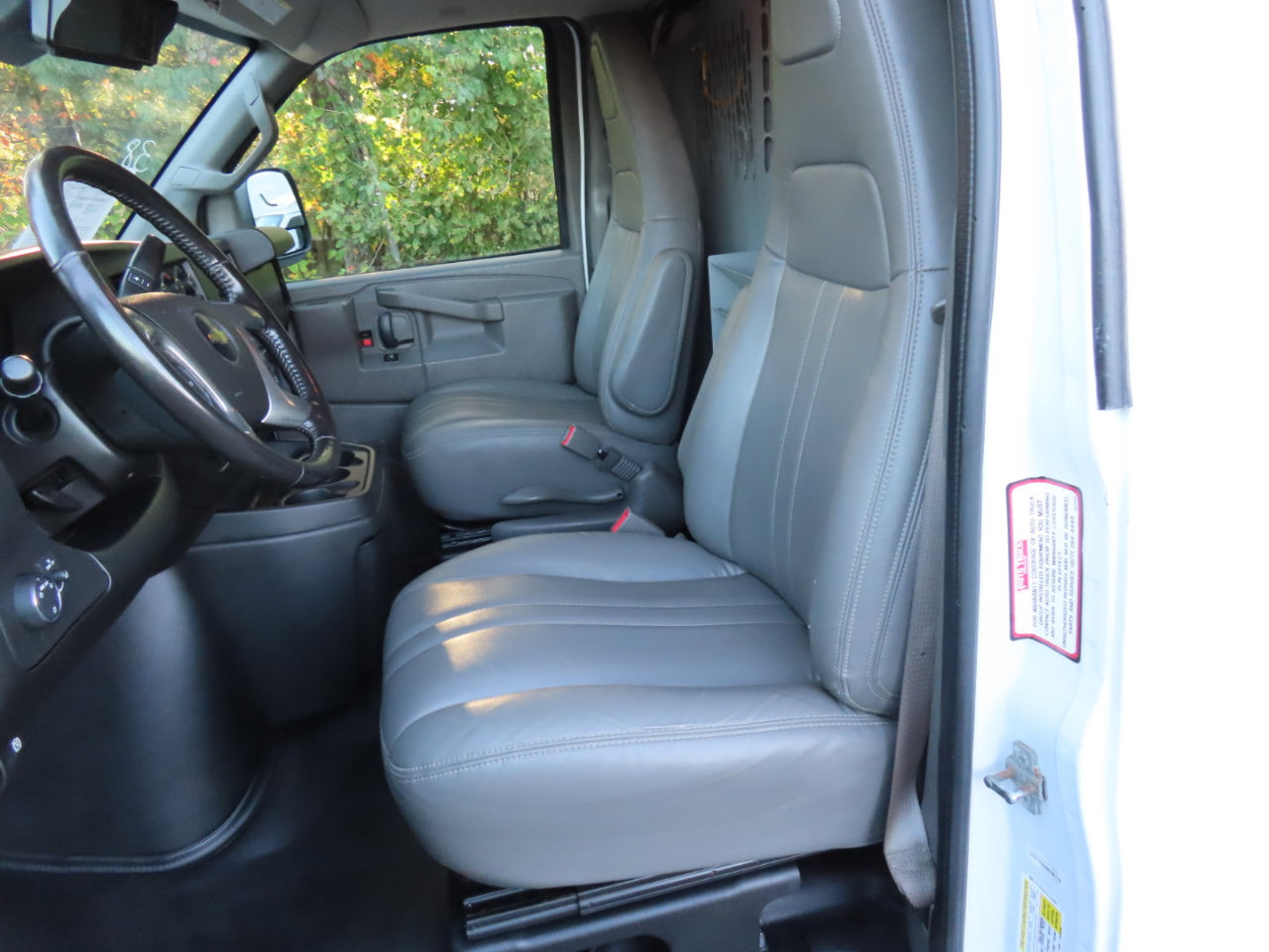 Used 2019 Chevrolet Express 3500 w/ Driver Convenience Package image 7