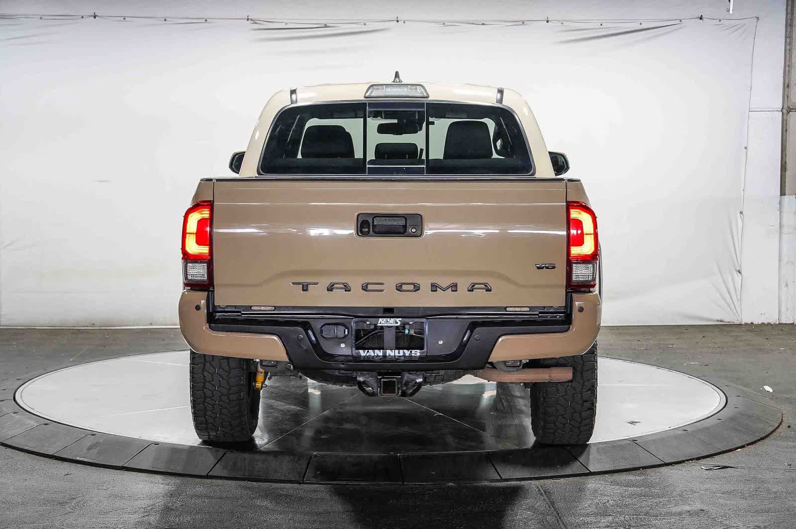 Used 2019 Toyota Tacoma TRD Off-Road w/ Technology Package AWD/4WD image 3