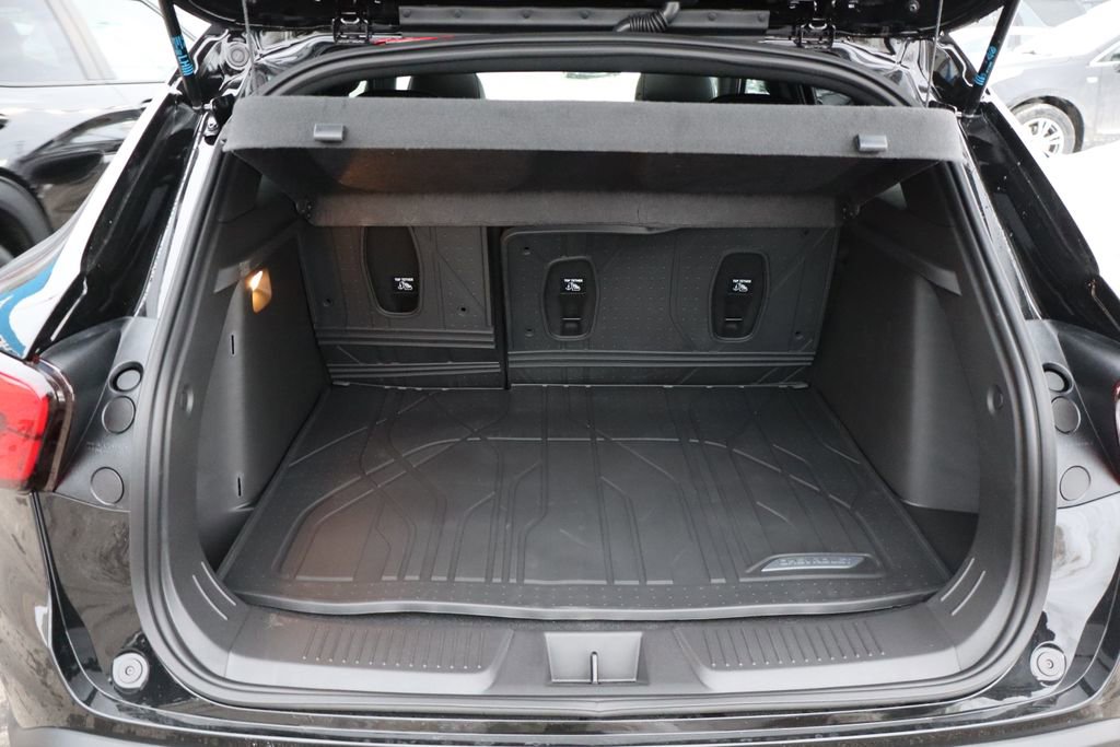 New 2026 Chevrolet Trax RS w/ Sunroof Package image 32