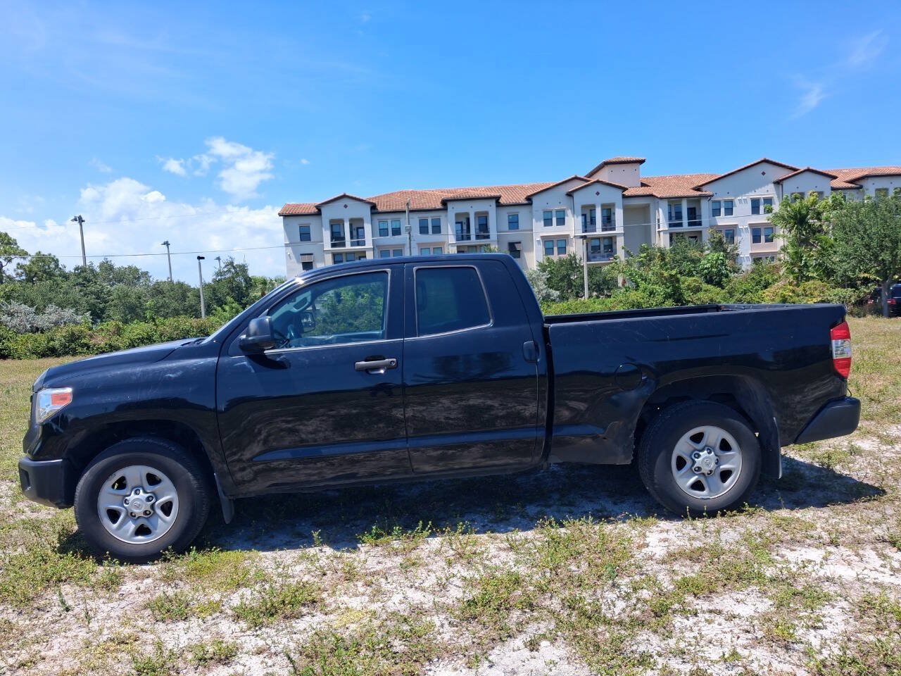 Used 2017 Toyota Tundra SR RWD image 1