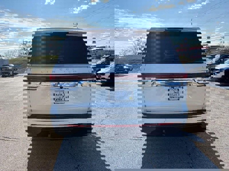 Used 2023 Lincoln Navigator L Reserve image 5