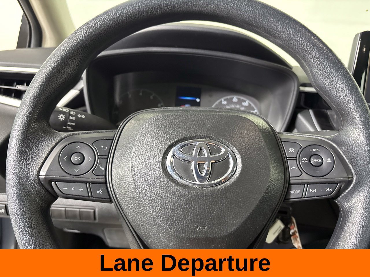 Used 2025 Toyota Corolla LE FWD image 14