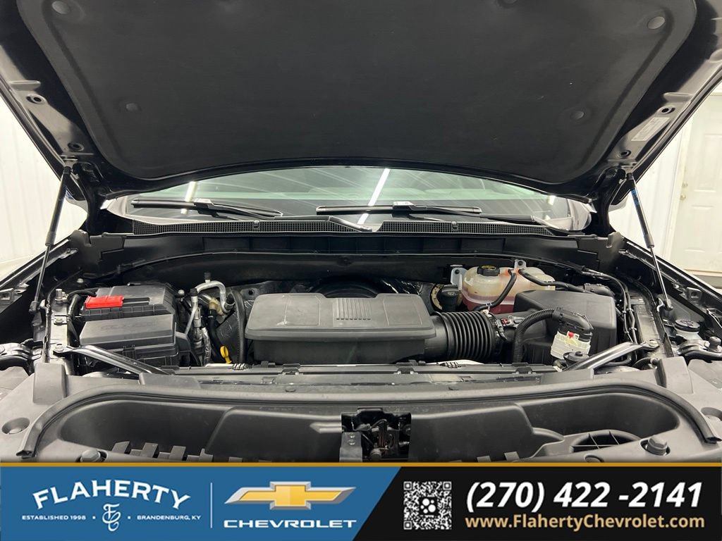 Used 2025 Chevrolet Suburban Z71 w/ Comfort Package AWD/4WD image 16