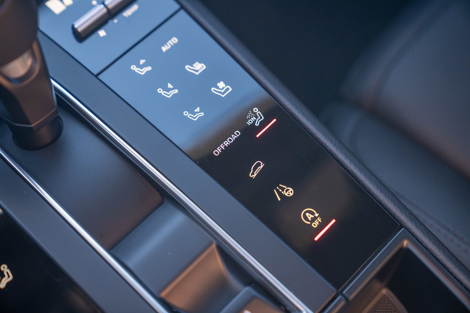 Certified 2026 Porsche Macan AWD/4WD image 19