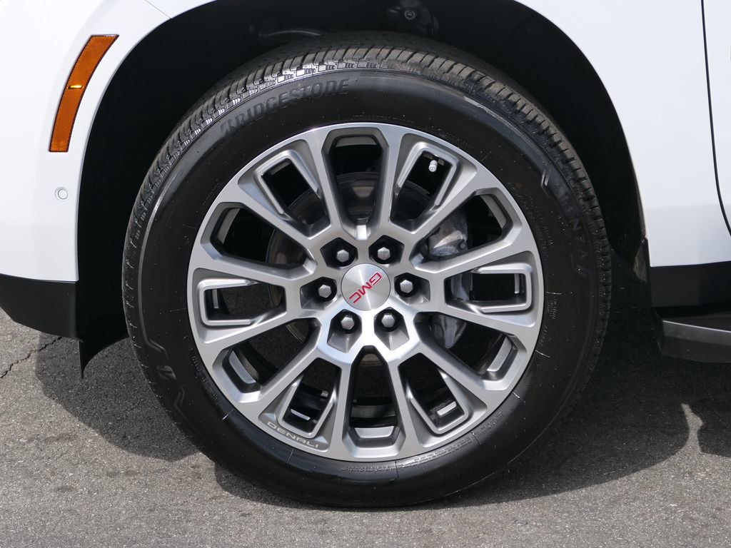 Used 2025 GMC Yukon XL Denali RWD image 9