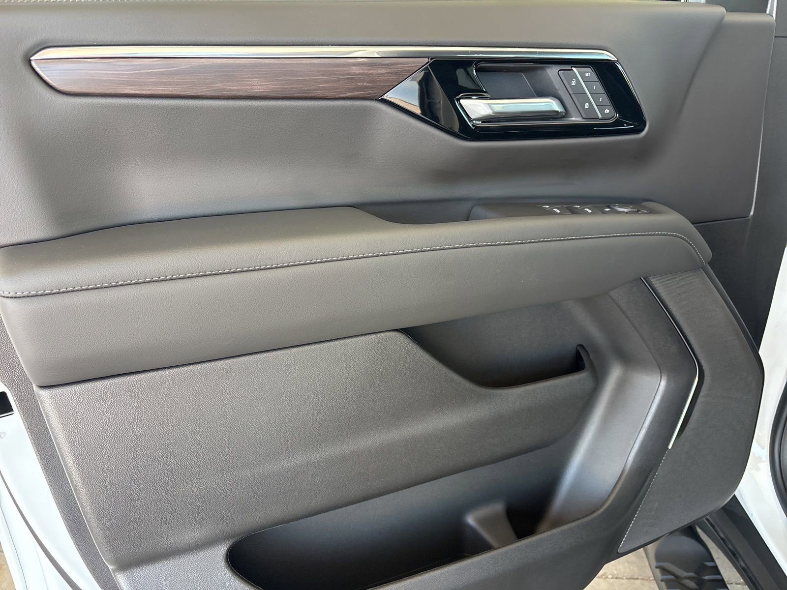 New 2026 Chevrolet Tahoe Z71 w/ Sun And Tow Package image 11